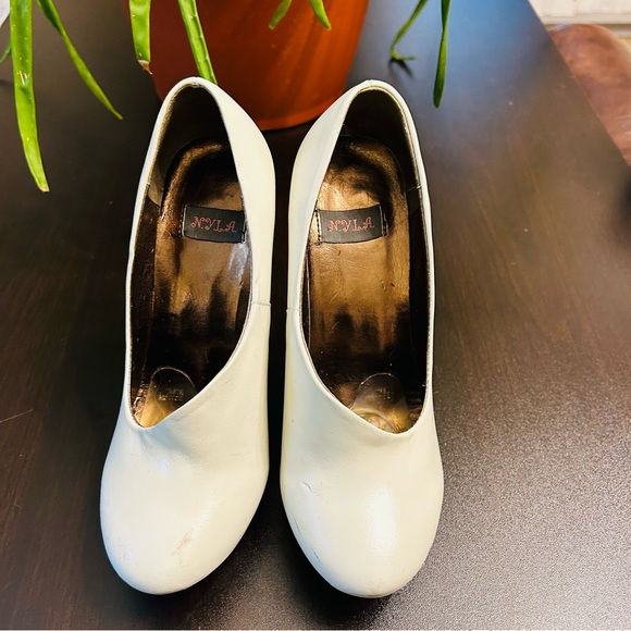 N.Y.L.A. Bone Curved Platform Heels | Size 6 | Besnoe Pump - Picture 14 of 14